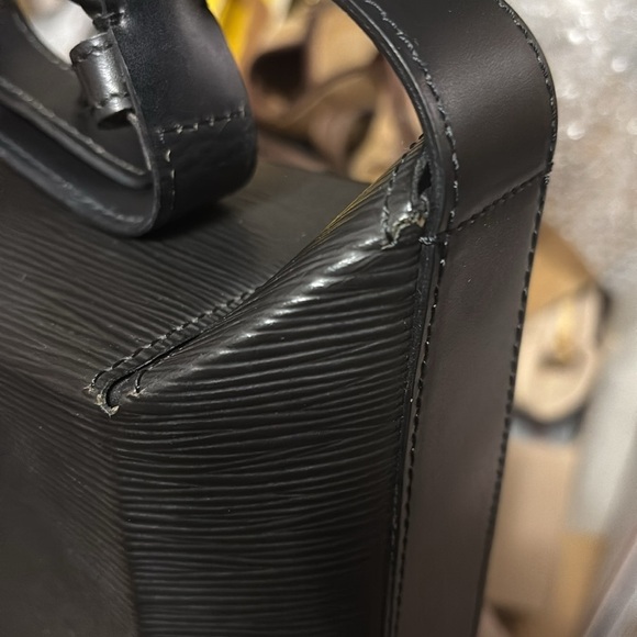 LV Sac Seau - Picture 9 of 15